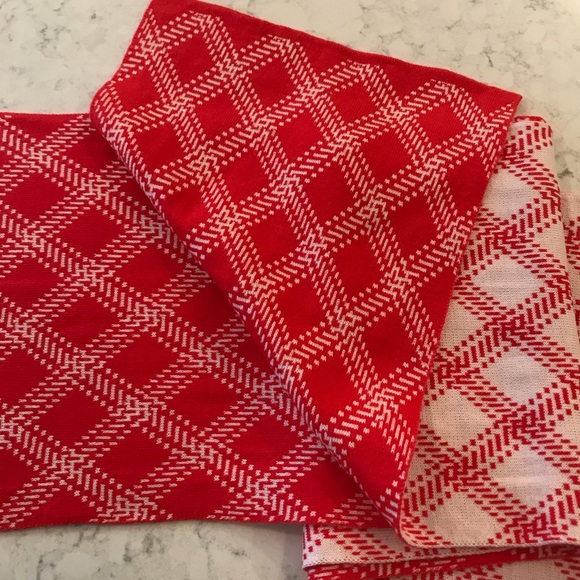 Vera Bradley knit red and white reversible scarf. - Picture 3 of 4